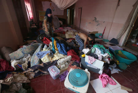Residents who stayed at evacuation centers, due to the assault of government troops against pro-Islamic State militant groups, start cleaning their house after they were allowed to return to Basak, Malutlut district in Marawi city, Philippines October 29, 2017. REUTERS/Romeo Ranoco