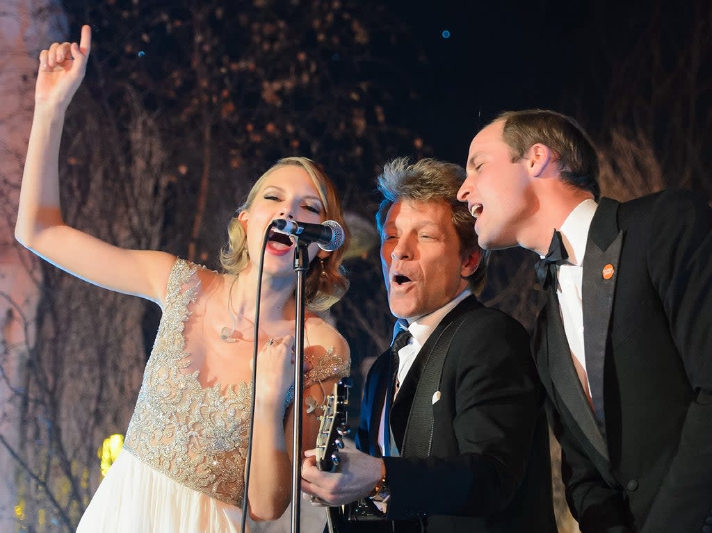 Prince William, Duke of Cambridge, (R) sings with Taylor Swift (L) and Jon Bon Jovi (C) at the Centrepoint Gala Dinner at Kensington Palace in 2013  (AFP via Getty Images)