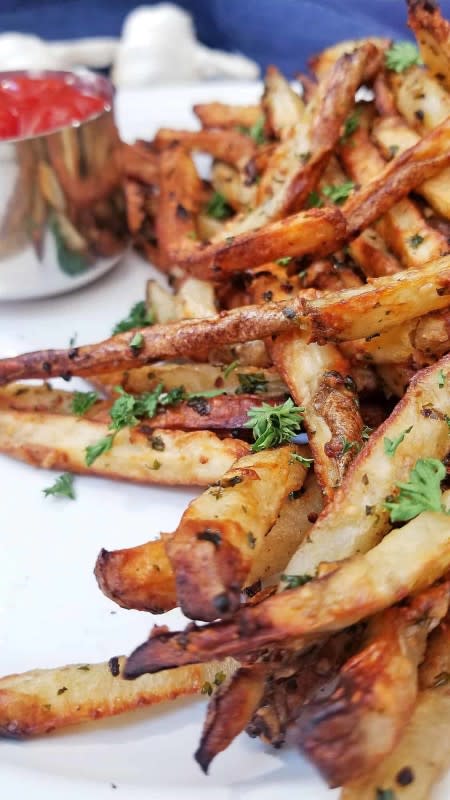 <p>A Sparkle of Genius</p><p>This air fryer garlic fries recipe mimics the completely awesome taste of the Gilroy garlic fries served at every San Francisco Giants home game!</p><p><strong>Get the recipe: <a href="https://www.asparkleofgenius.com/air-fryer-garlic-fries/" rel="nofollow noopener" target="_blank" data-ylk="slk:Air Fryer Garlic Fries;elm:context_link;itc:0;sec:content-canvas" class="link ">Air Fryer Garlic Fries</a></strong></p>