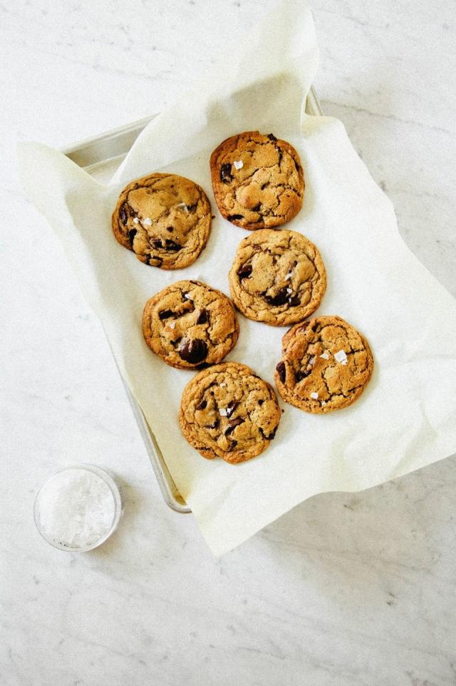 Brown Butter Chocolate Chip Cookie Skillet (Pizookie) - Damn Delicious