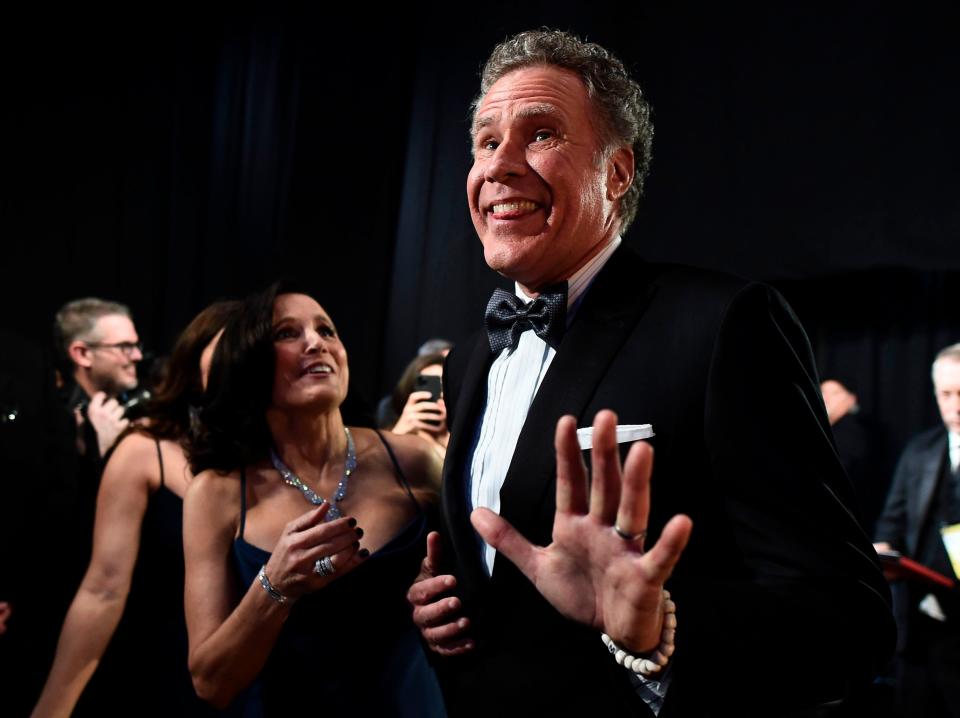 Presenters Julia Louis-Dreyfus and Will Ferrell hilariously pretended they won when coming backstage at the 2020 Oscars.