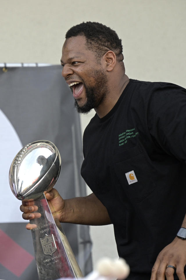 Report: Suh to Remain with Bucs on One-Year, $9 Million Deal