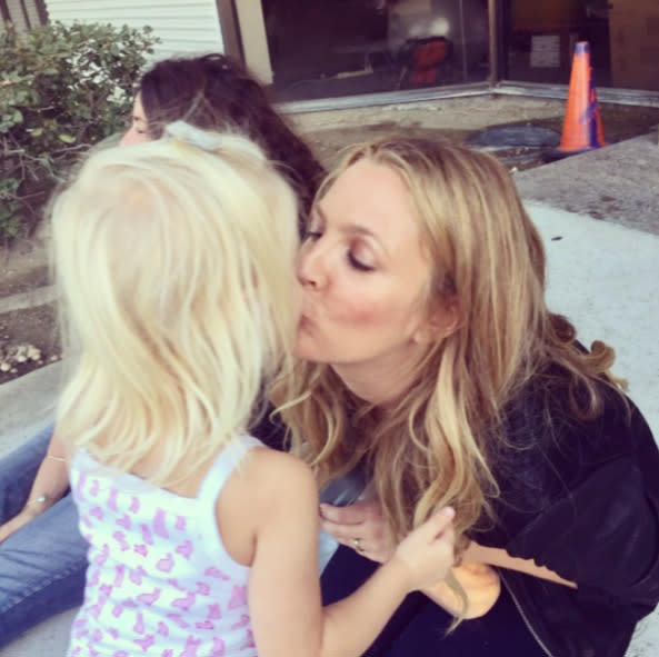 Drew Barrymore kisses up to Frankie
