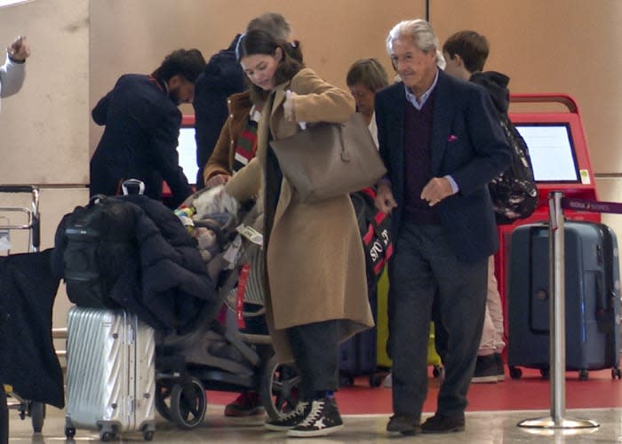 Álvaro Falcó e Isabelle Junot con su hija y Philippe Junot 