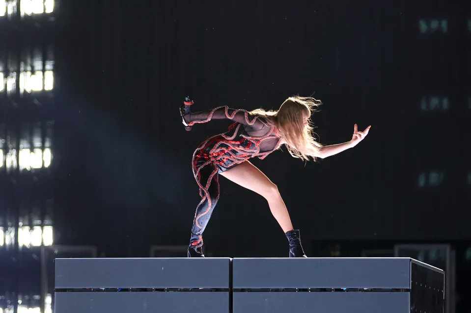 SAO PAULO, BRAZIL - NOVEMBER 24: (EDITORIAL USE ONLY. NO BOOK COVERS.) Taylor Swift performs onstage during "Taylor Swift | The Eras Tour" at Allianz Parque on November 24, 2023 in Sao Paulo, Brazil. (Photo by Buda Mendes/TAS23/Getty Images for TAS Rights Management)