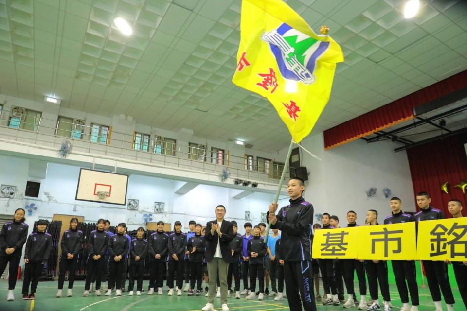 基隆銘傳國中進軍全國JHBL乙級聯賽 市長親臨學校贈加菜金為選手加油