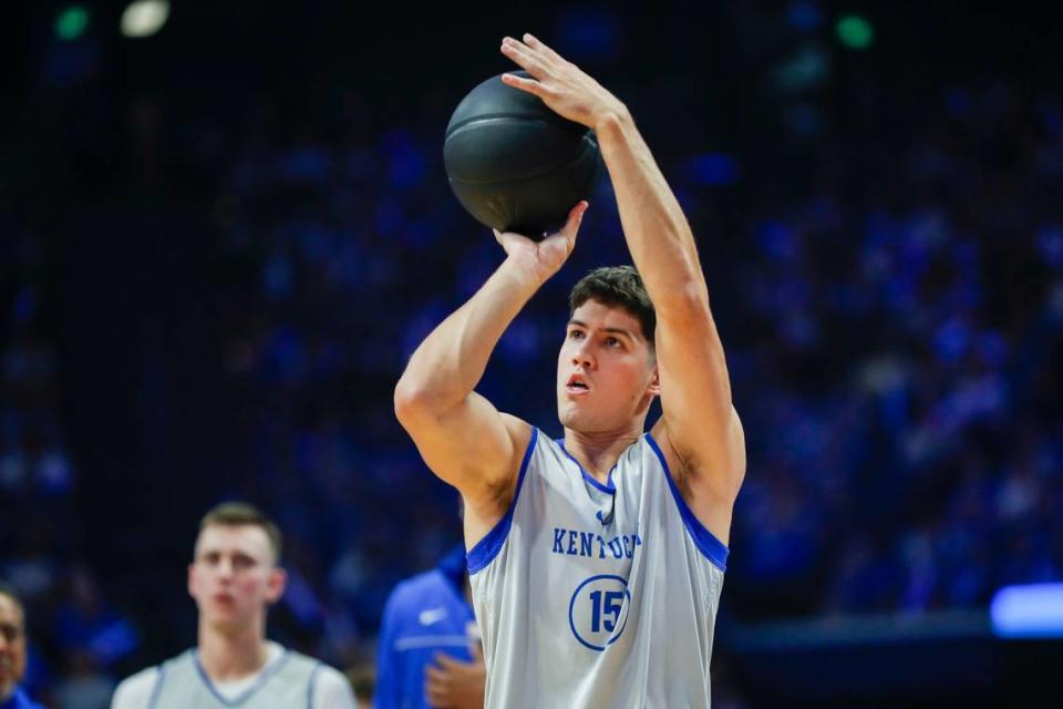 Former North Laurel High School standout Reed Sheppard was runner-up to Antonio Reeves in Friday night’s men’s 3-point shooting contest.