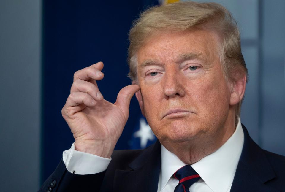 El presidente Donald Trump ha actuado de modo contradictorio ante la epidemia de coronavirus en EEUU, minimizándola al principio y ahora preteniendo recortar las medidas para frenarla. (Getty Images)