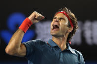 <p>64 millones de dólares: el infalible Roger Federer ha vuelto a subir a lo más alto de las clasificaciones de tenis mundial, compartiendo dos de los cuatro Grand Slams de esta temporada con su rival desde hace mucho tiempo, Rafa Nadal. Este suizo bien cuidado, ahora con 36 años, gana decenas de millones por sus contratos de patrocinio fuera de las pistas (Clive Brunskill/<em>Getty Images</em>). </p>