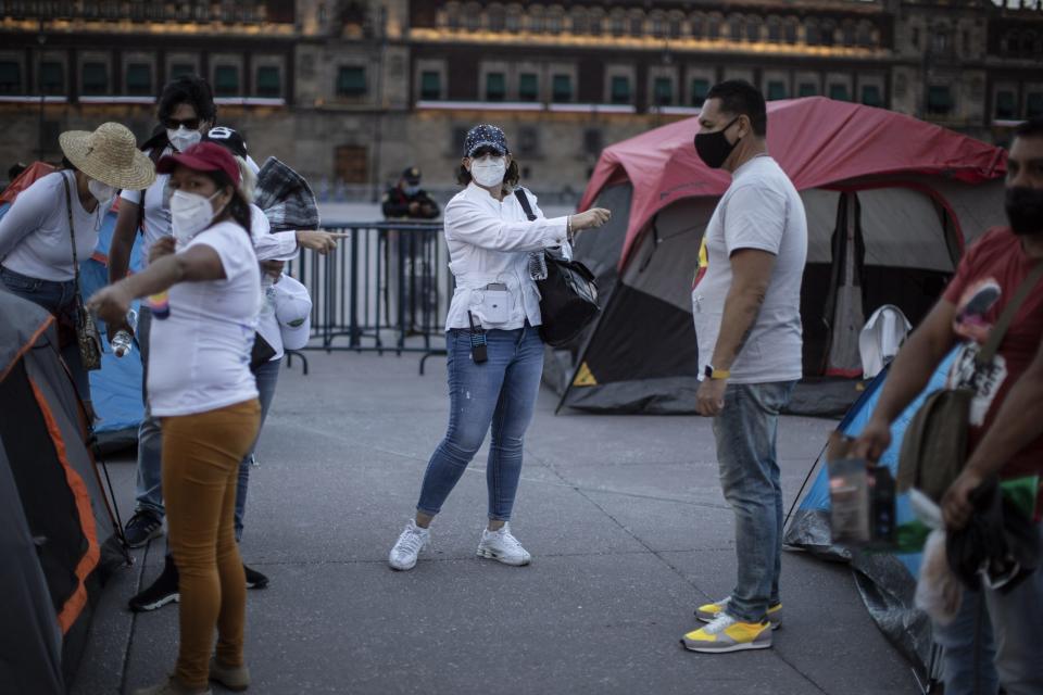 Aspectos del campamento instalado en el Zócalo de la capital mexicana por un grupo que pide la renuncia del presidente Andrés Manuel López Obrador (Frente Nacional Anti-AMLO, FRENAAA).  |   Foto: Carlo Echegoyen / Animal Político 