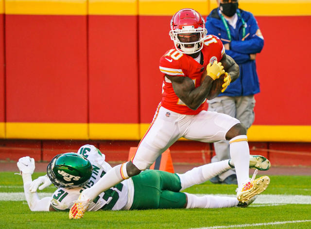 Chiefs trading WR Tyreek Hill to Dolphins for multiple draft picks,  including 2022 first-rounder