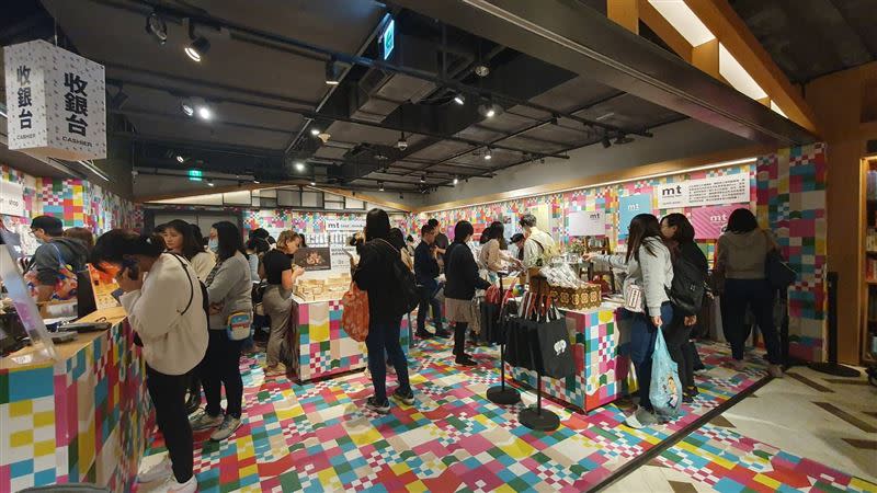 書店、兒童館、mt展場人潮相當多。（圖／誠品提供）