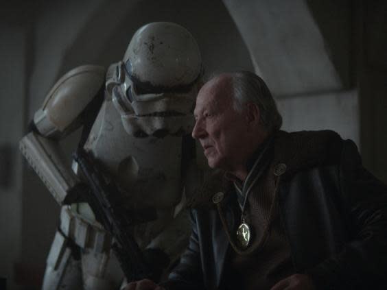 The Client confers with an ex-Imperial Stormtrooper in the penultimate episode of The Mandalorian (Disney+)