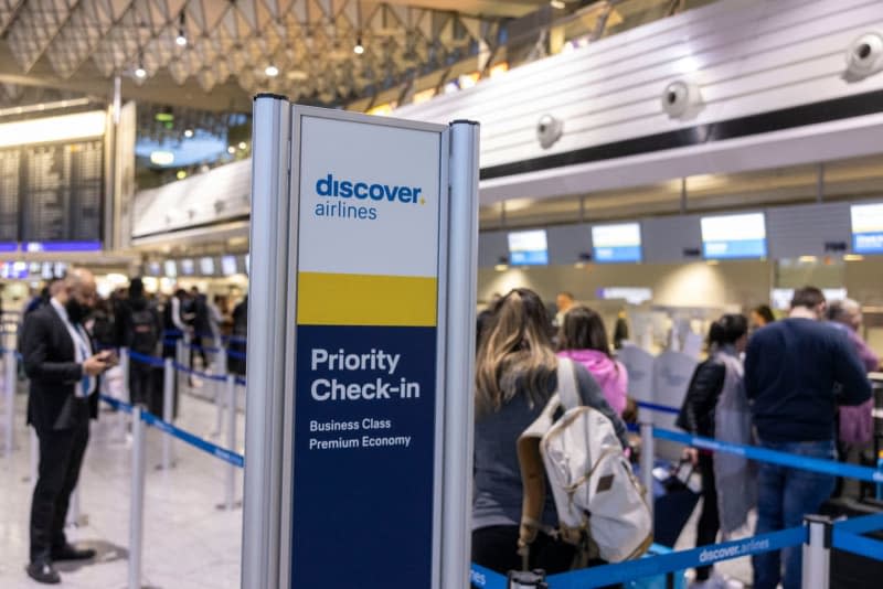 A Discover Airlines sign pictured at a check-in counter. Some flights at Lufthansa's leisure subsidiary Discover Airlines were disrupted on 04 February as pilots walked off the job for 48 hours over pay and working conditions. Helmut Fricke/dpa
