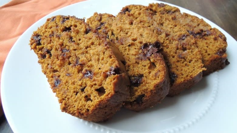 chocolate chip pumpkin bread slices