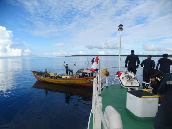 India Coast Guard Interceptor Boat C-412 rescued FB Kalamma with 05 crew