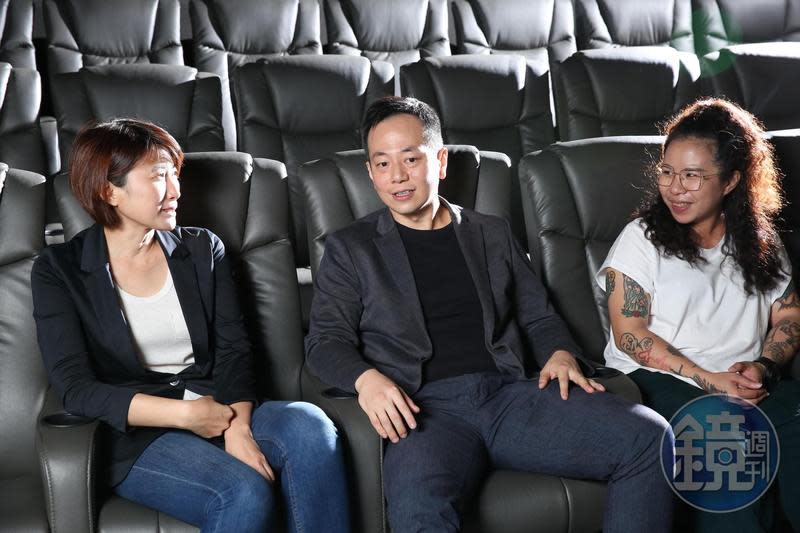 車庫娛樂創辦人張心望（中）與《時失兩公里》製片丁長鈺（左）、黃小芬接受本刊專訪。