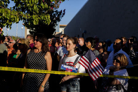 Residents and protestors attend a town hall meeting to discuss the processing of undocumented immigrants in Murrieta, California July 2, 2014. REUTERS/Sam Hodgson