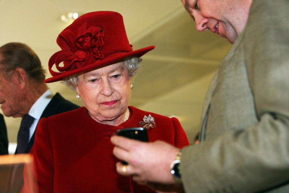 The Queen visiting the Vodafone global headquarters in Newbury (Paul Grover/Daily Telegraph/PA) (PA Archive)