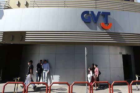 People walk in front of the headquarters of Brazilian broadband company GVT in Curitiba August 28, 2014. REUTERS/Rodolfo Buhrer