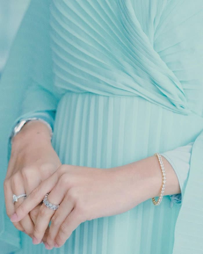 Nabila zoomed in on her diamond ring in an August photo