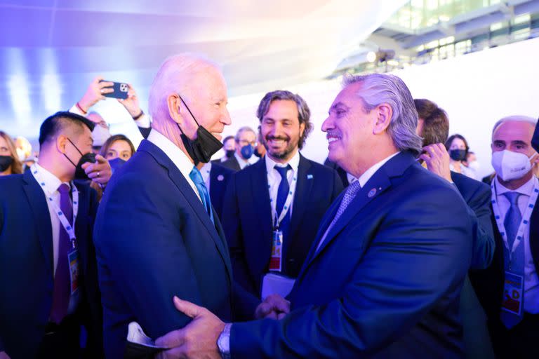 joe biden y alberto fernandez en la cumbre del g 20 de roma