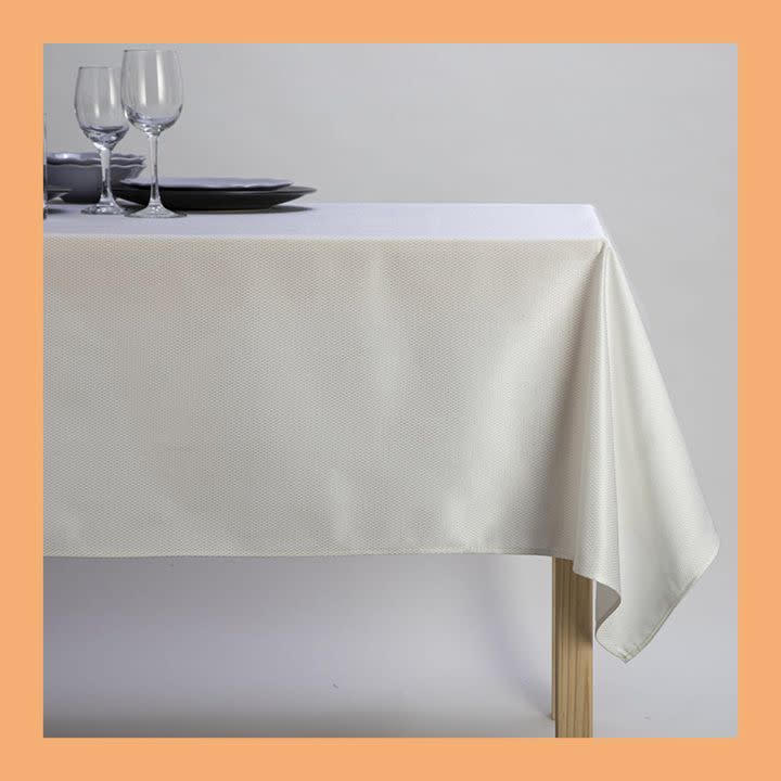 36) Oak Table Cloth