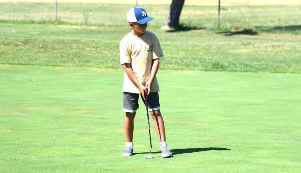 Thomas Murray de Atwater termina su ronda de golf en el Rancho Del Rey Golf Club, el martes 30 de julio de 2024.