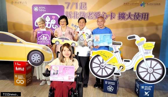 新北敬老愛心卡七月起擴大使用計程車、YouBike，共有十一家車隊加入服務。（記者蘇春瑛攝）