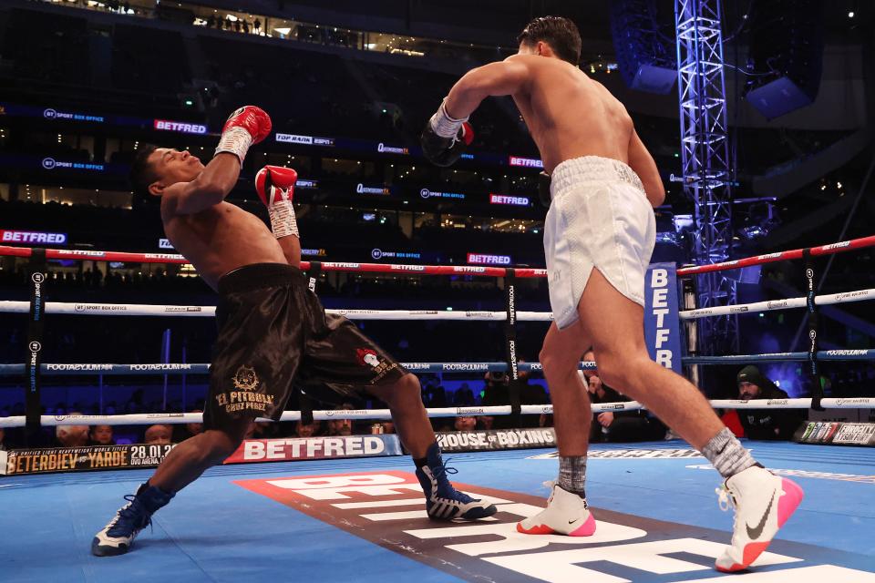 Royston Barney-Smith stops Cruz Perez in the first round (Getty Images)