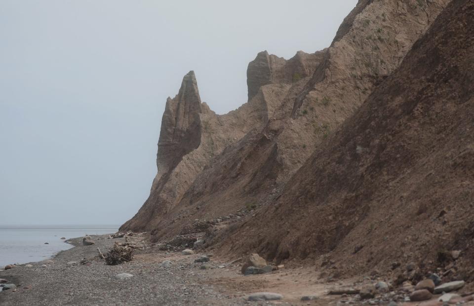 The best time to view Chimney Bluffs from the ground is during warmer weather.  In winter, the coastline, between the ice and the thick soil, is impassable due to erosion.