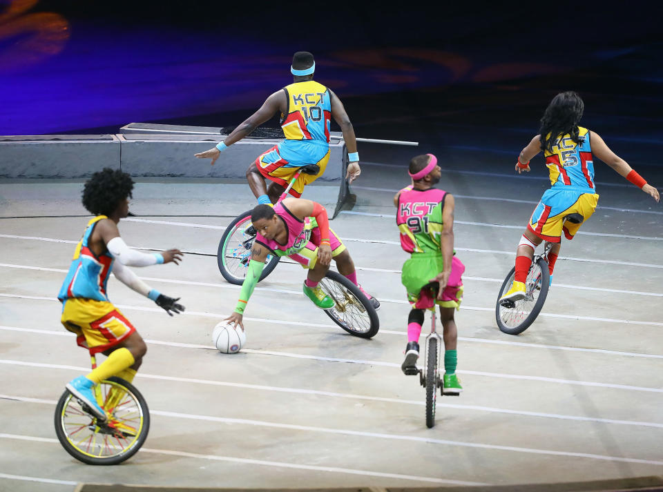 <p>Members of the King Charles Troupe perform on the final day of the Ringling Bros Barnum and Bailey Circus on May 21, 2017 in Uniondale, New York. Known as “The Greatest Show on Earth”, the circus performed its final act after a 146 year run. (Bruce Bennett/Getty Images) </p>