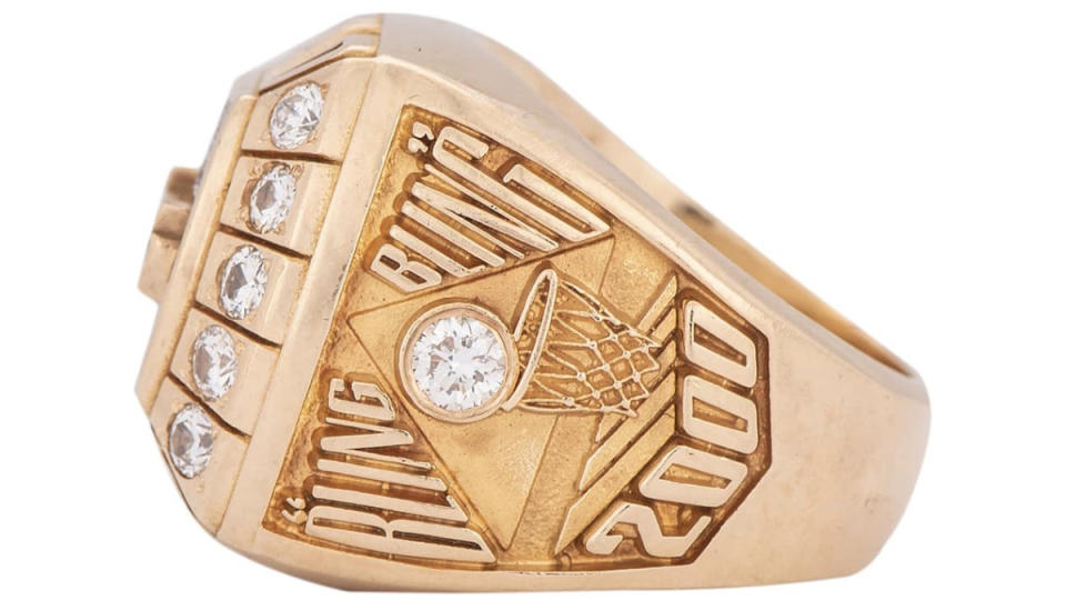 Kobe Bryant’s 2000 Los Angeles Lakers NBA Championship Ring, Bling Bling side