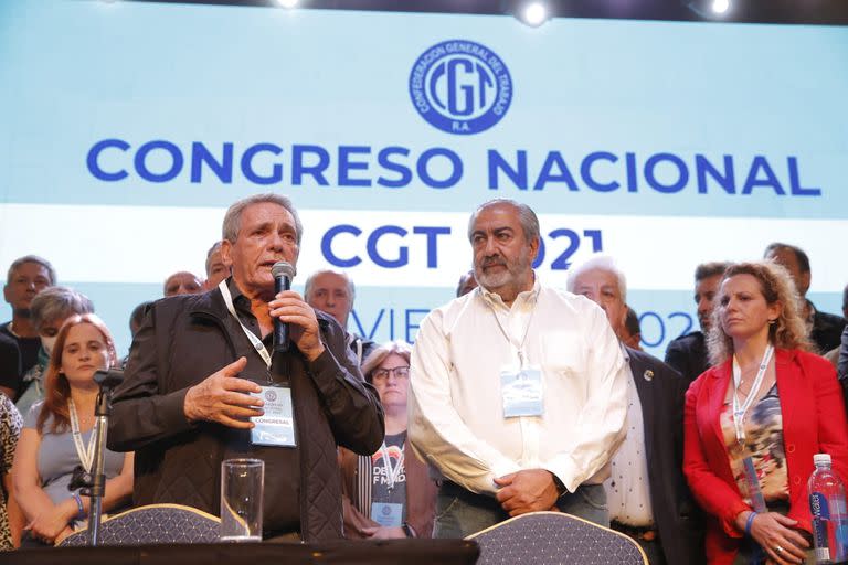 Acuña y Daer en el congreso nacional de la CGT; mantienen diferencias con Moyano por la marcha contra la Corte