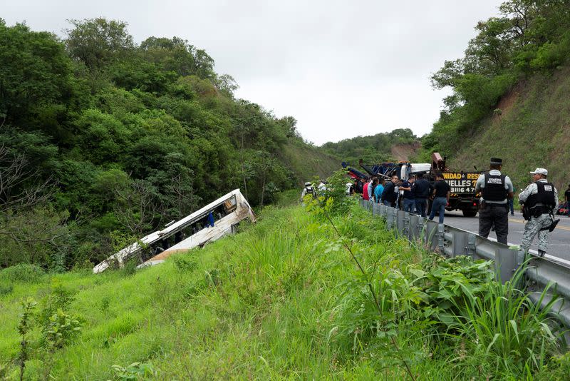 Bus crashed on a highway killing several people, in Tepic