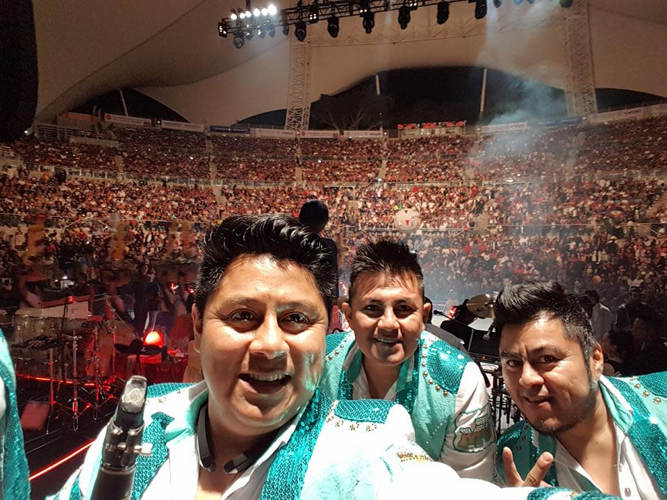 Virgilio Ruiz García y miembros de la Banda Tierra Mojada celebran éxito en el Auditorio Guelaguetza/Facebook