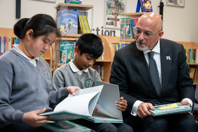 Education Secretary Nadhim Zahawi reads the commemorative Jubilee book with year 5 pupils