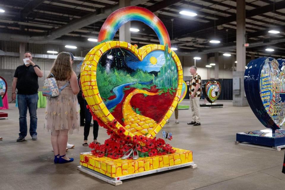 “Somewhere Over the Rainbow” by artist Gwynevere Buie is one of 40 hearts that make up the 2023 season of The Parade of Hearts. Nick Wagner/nwagner@kcstar.com