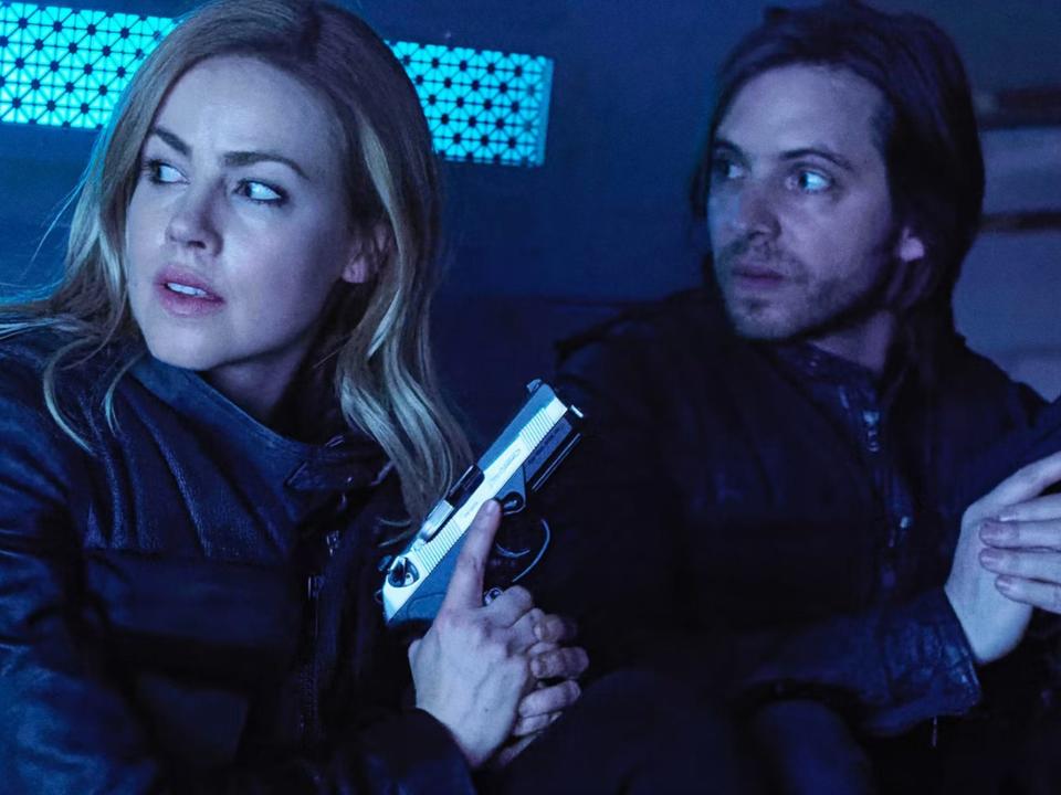 Amanda Schull as Callie Railly and Aaron Stanford as James Cole in "12 Monkeys."