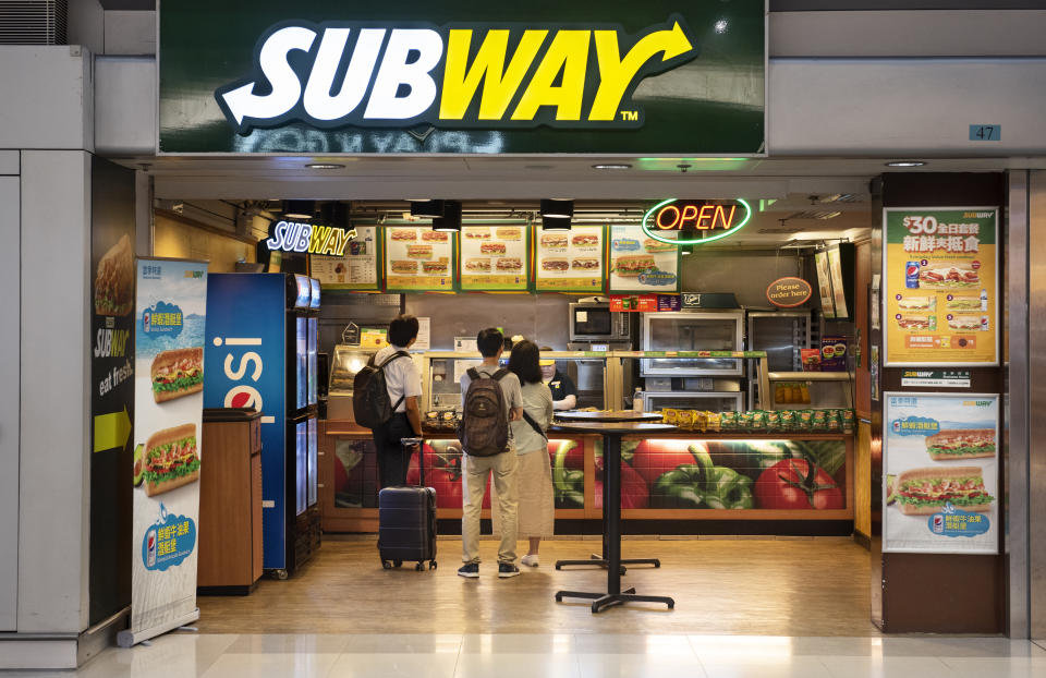 Establecimiento de Subway en Hong Kong. (Photo by Budrul Chukrut/SOPA Images/LightRocket via Getty Images)