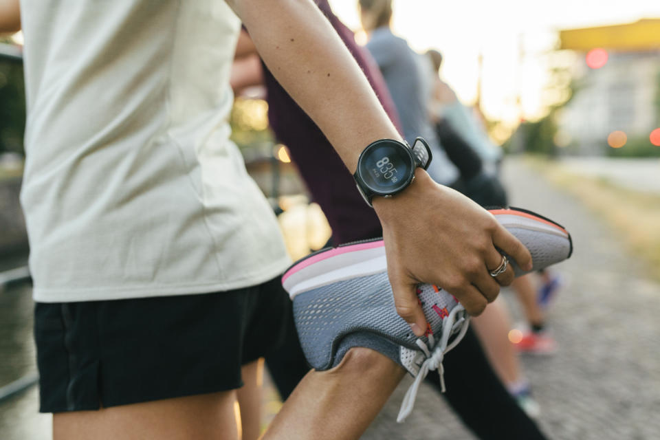 Le persone mattiniere sfruttano il tempo per fare sport, ideale per la salute della mente e dell’organismo: iniziare muovendosi stimola i neurotrasmettitori nel cervello e ci mantiene più agili e psicologicamente giovani. (Getty)