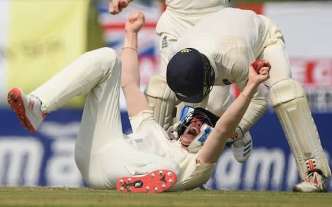 England keeper Ben Foakes congratulates catcher Keaton Jennings after he had caught Sri Lanka batsman Dhananjaya de Silva off the bowling of Jack Leach - Credit: Getty Images