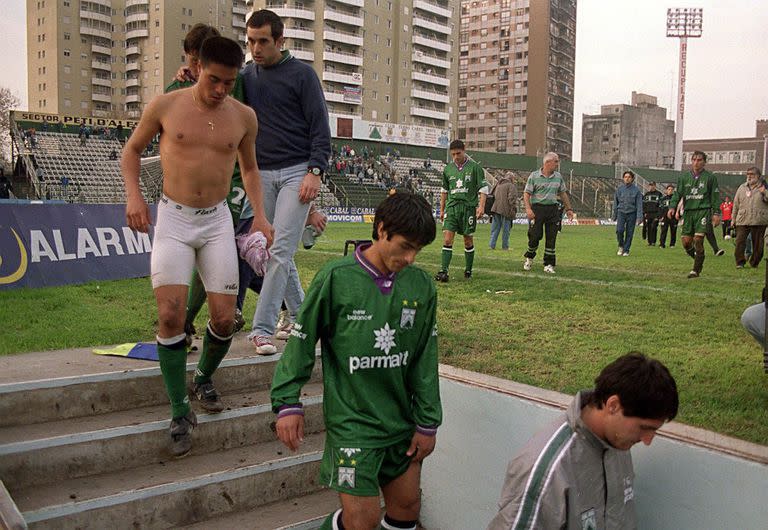 Ferro perdió 7 a 0 con Lanús y perdió la categoría en junio de 2000
