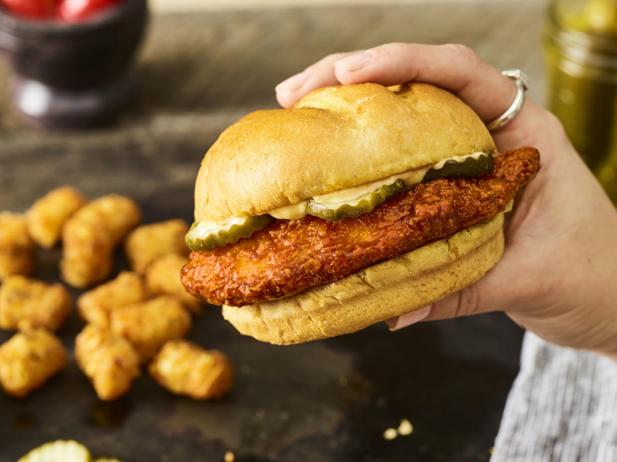 Smashburger's new Scorchin’ Hot Crispy Chicken Sandwich. (Courtesy: Smashburger)
