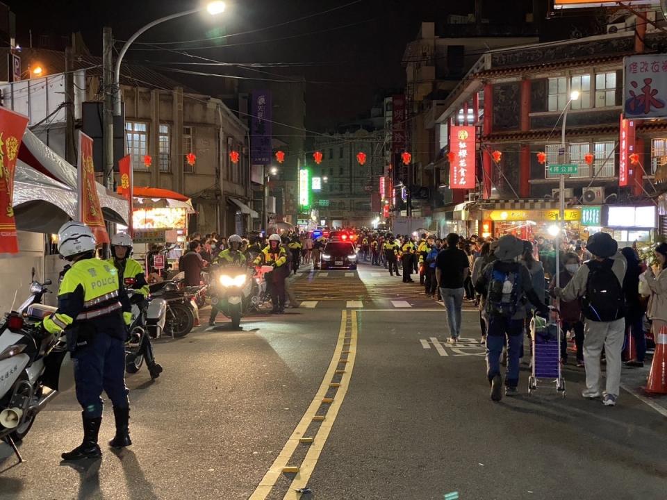 大甲媽祖繞境將於下週起駕，台中市大甲警分局規劃由4月5日至15日設置交通管制，也提供不同路線給由各方向而來的信徒參考。   圖：取自台中市政府警察局大甲分局臉書