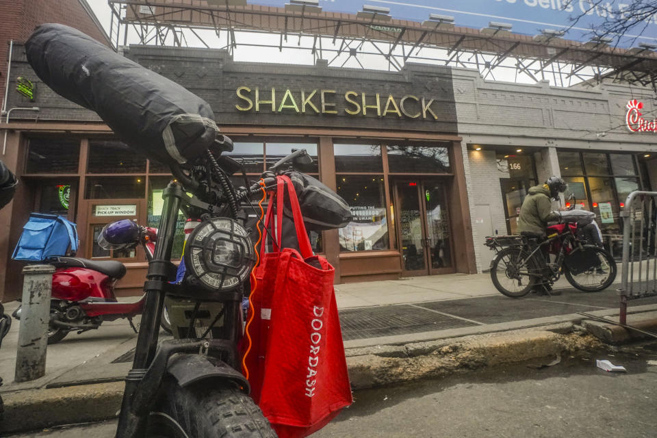 Food delivery workers' bikes are left parked outside during pickups at fast-food restaurants on Brooklyn's Flatbush Avenue, Monday, Jan. 29, 2024, in New York. A wage law in New York City meant to protect food delivery workers is getting backlash from app companies like Uber, GrubHub and DoorDash, who have cut worker hours and made it more difficult to tip. (AP Photo/Bebeto Matthews)