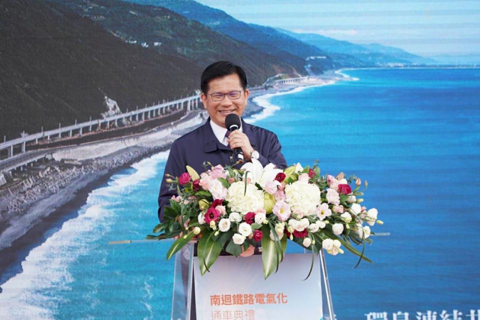 交通部長林佳龍20日出席南迴鐵路電氣化通車典禮致詞表示，下一階段，交通部要力拼的就是全島6小時的高快速鐵路網。(圖／交通部 提供)