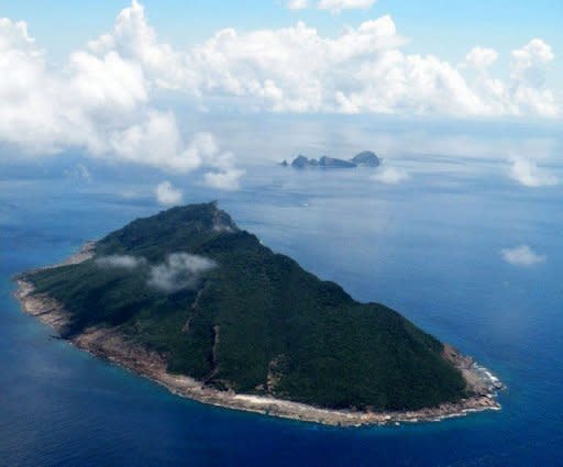 Imagen aérea de las islas del mar de China llamadas Senkaku por Japón y Diaoyu por China, tomada el 15 de septiembre del año 2010. El Gobierno nipón anunció este lunes que había decidido comprarla. (AFP/Jiji Press/Archivo | )