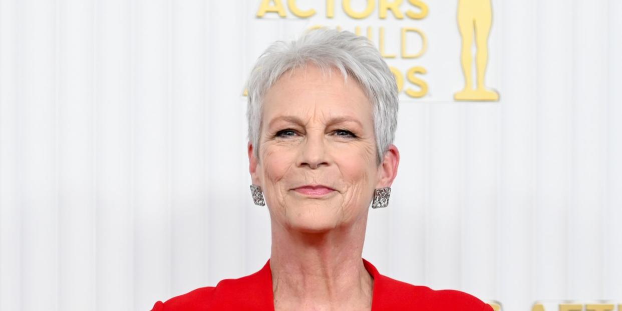 jamie lee curtis in a red dress at the 29th annual screen actors guild awards arrivals