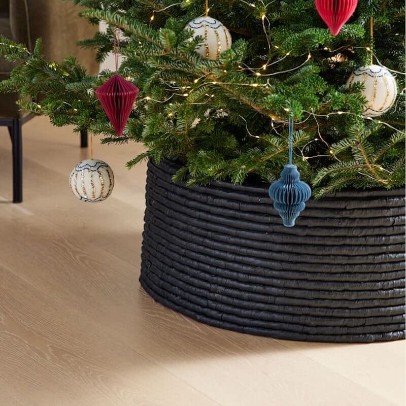 Black Seagrass Christmas Tree Collar